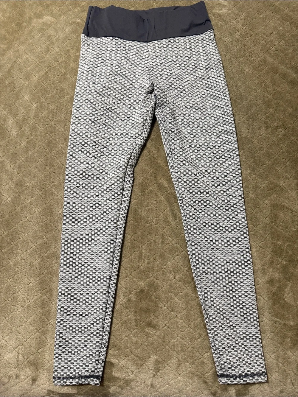 Honeycomb-Textured High-Waist Leggings with Glute-Enhancing Design